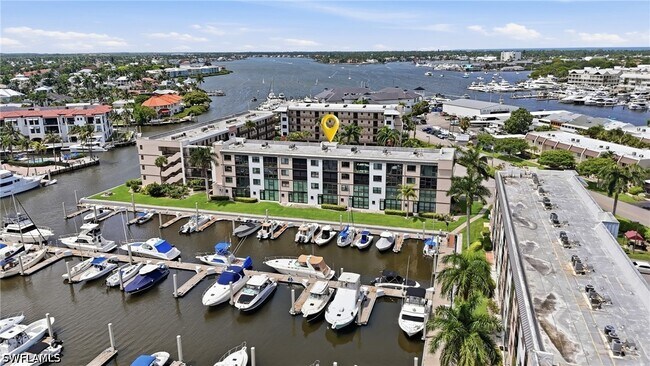 Building Photo - 803 River Point Dr