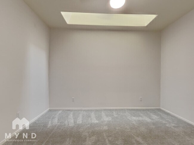 Building Photo - 513 S 120th Ave