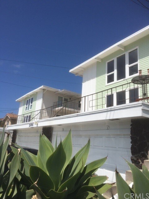 Building Photo - 25081 La Cresta Dr