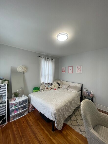 Building Photo - 451 New Park Ave