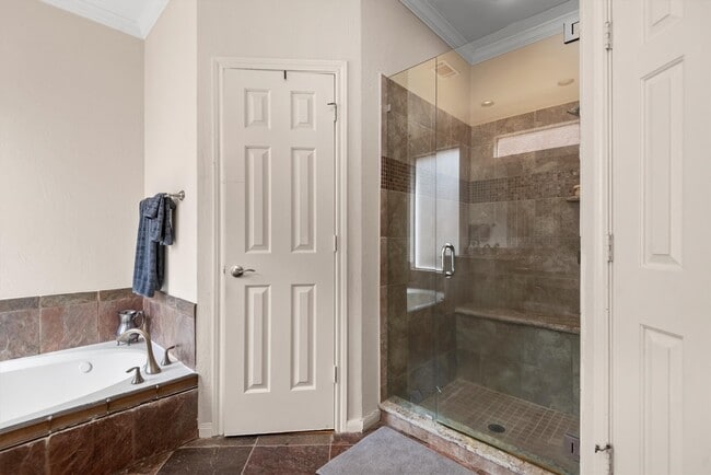 Building Photo - 22007 Crossbrook Dr