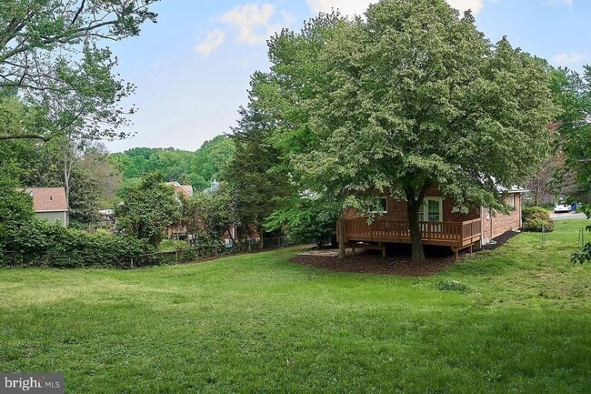 Building Photo - 3912 Larchwood Rd