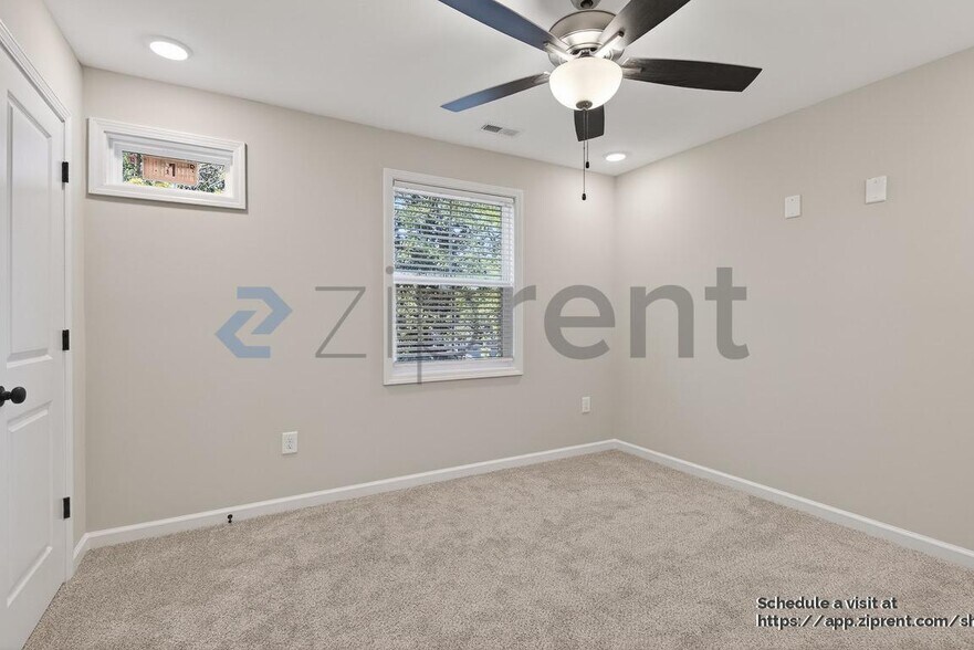 Building Photo - 1511 Fort Bragg Rd