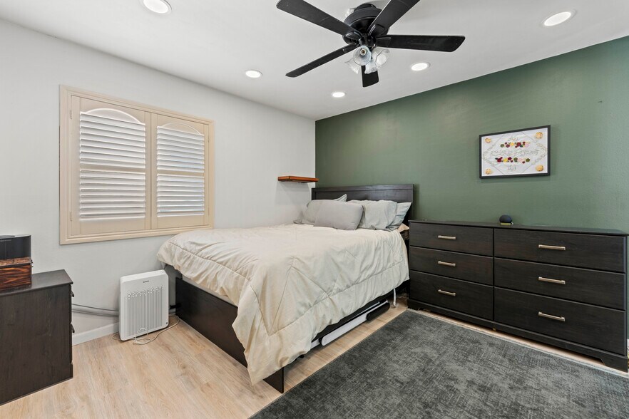 Building Photo - 18122 Sundowner Way