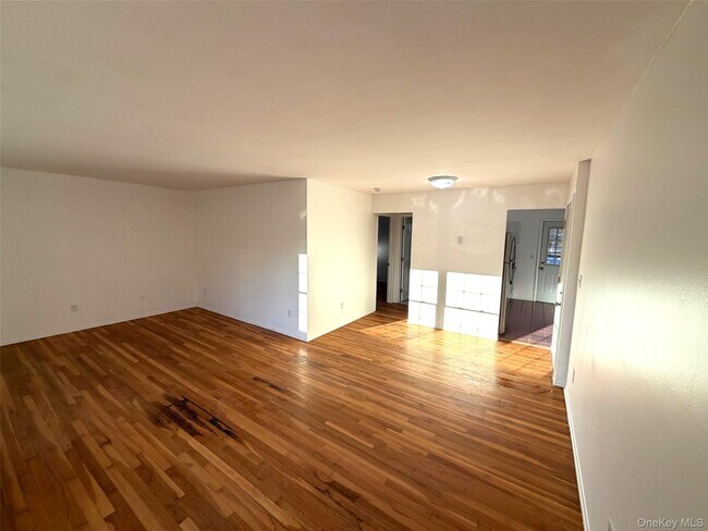 Building Photo - 5 Wildwood Dr