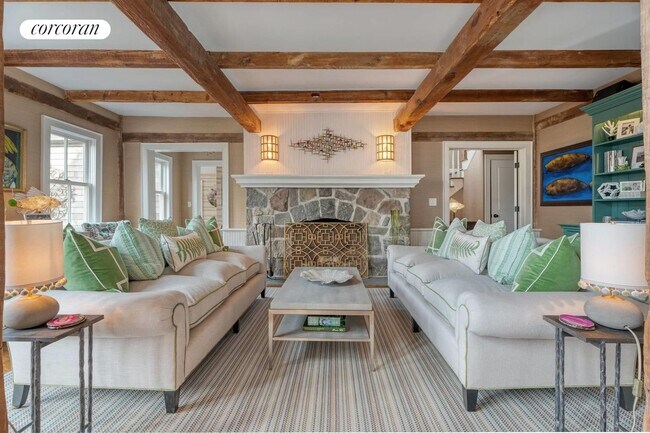 Building Photo - 245 Narrow Ln E