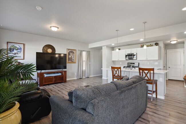 Building Photo - Modern 3-Bedroom Home for Rent in Chapel H...