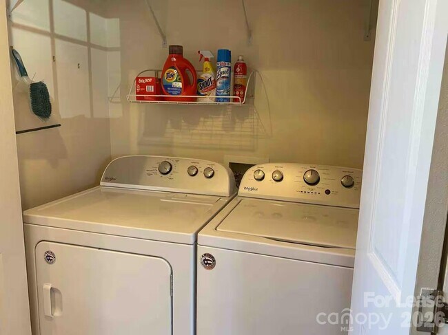 Building Photo - 8263 Southgate Commons Dr