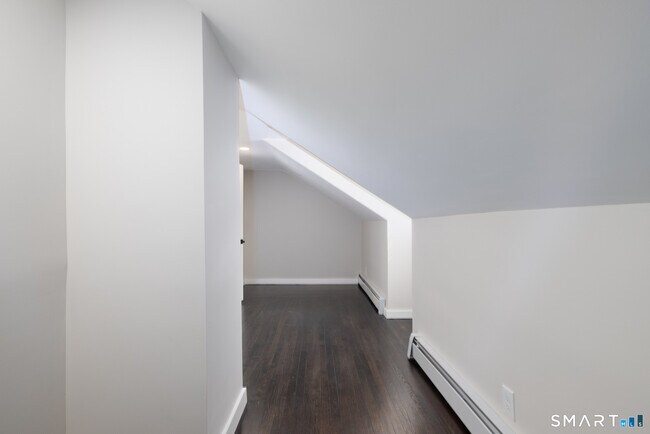 Building Photo - 28 Aircraft Rd