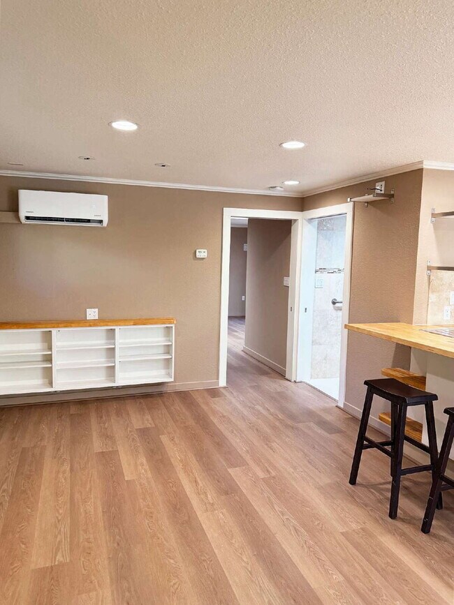 Building Photo - Updated 1-Bedroom Retreat in the Heart of the Springs.