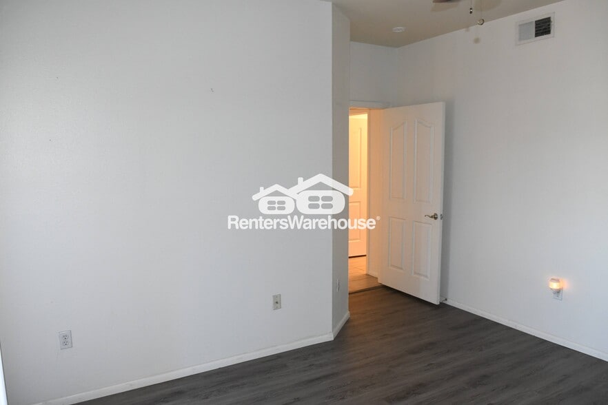 Building Photo - 16013 S Desert Foothills Pkwy