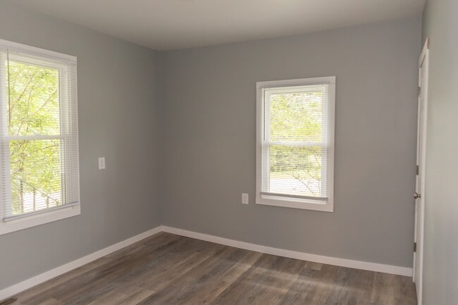 Building Photo - 2079 23rd St Dr SE