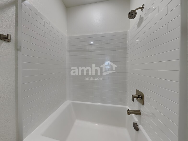 Building Photo - 1714 Macchia Ave