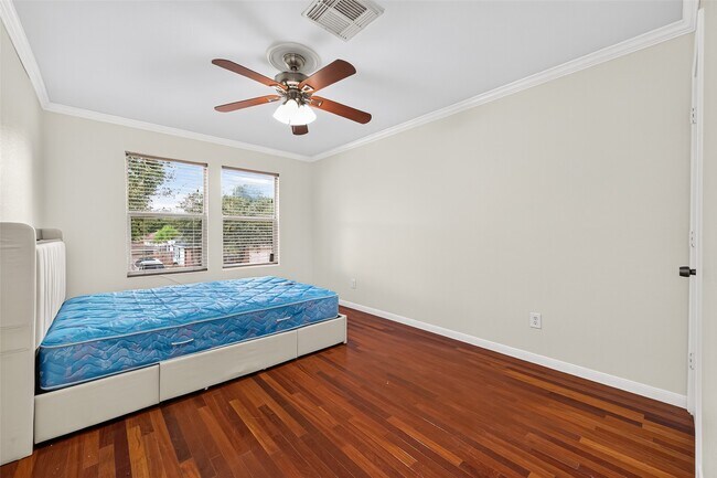 Building Photo - 20151 Pioneer Ridge Dr