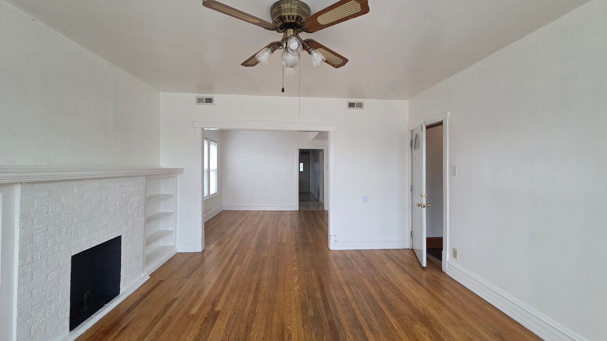 Building Photo - 2446 N Rutherford Ave