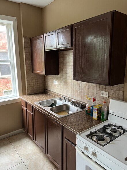 Kitchen - 5625 S Princeton Ave