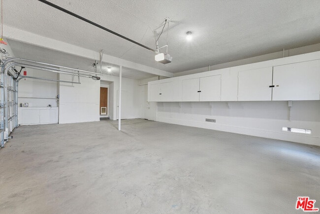 Building Photo - 3329 Dona Rosa Dr