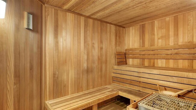 Building Photo - 800 N Tamiami Trl