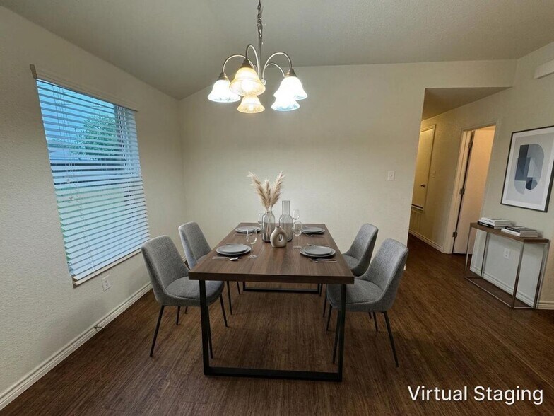 Building Photo - 1537 Justin Lp