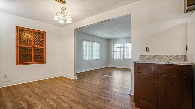Building Photo - 5219 Bonnie Brae Cir