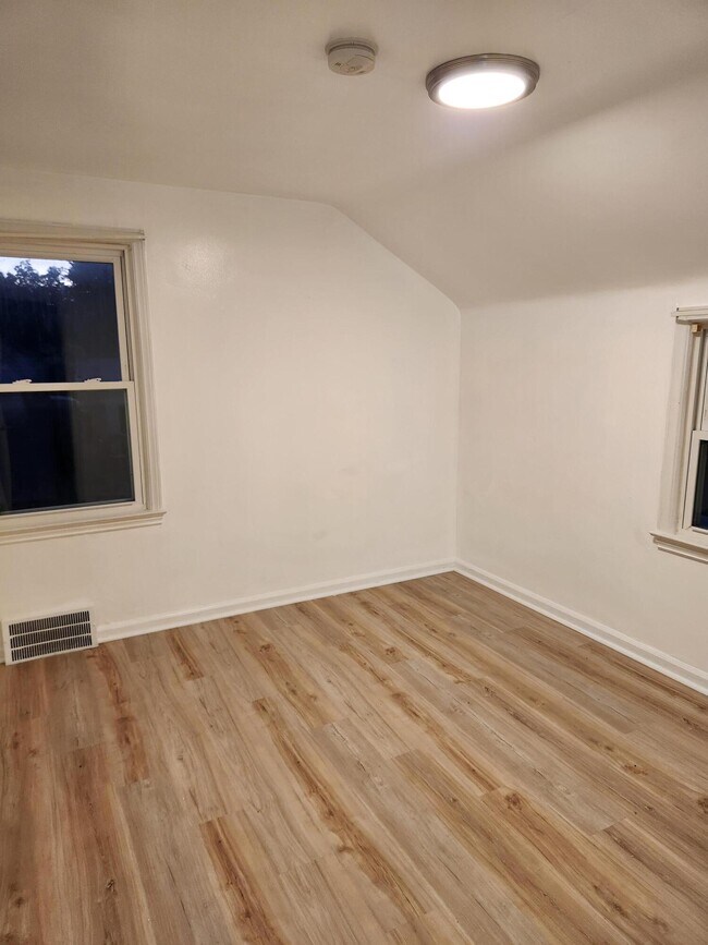 Building Photo - 9350 Whitall Ln
