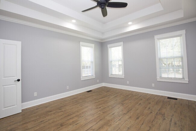 Building Photo - "Spacious and Inviting 2620 sq. ft. Home i...