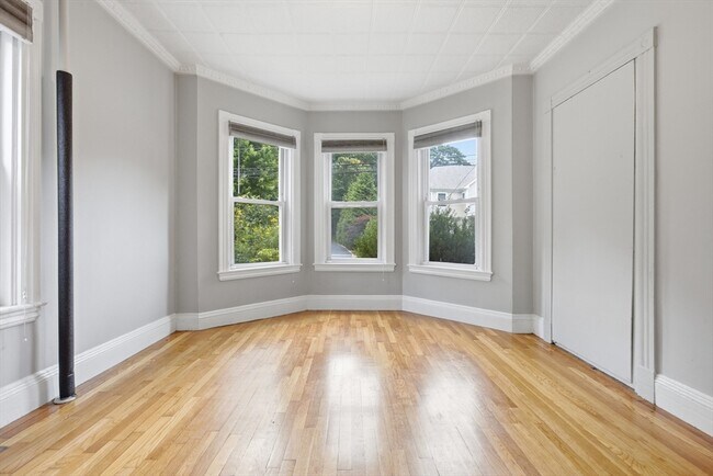 Building Photo - 181 Churchills Ln