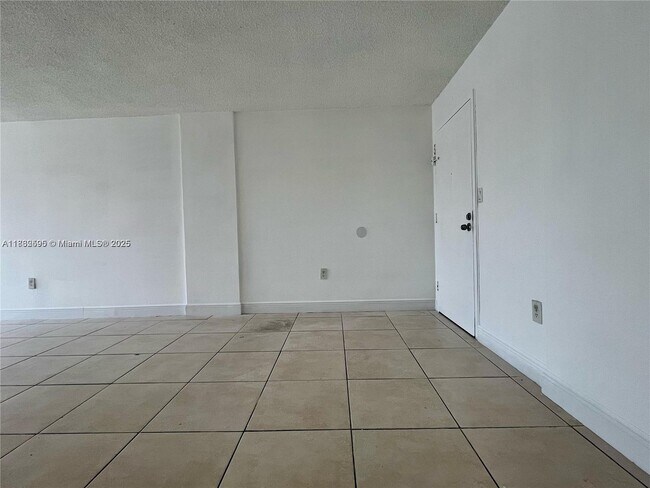 Building Photo - 1805 Sans Souci Blvd