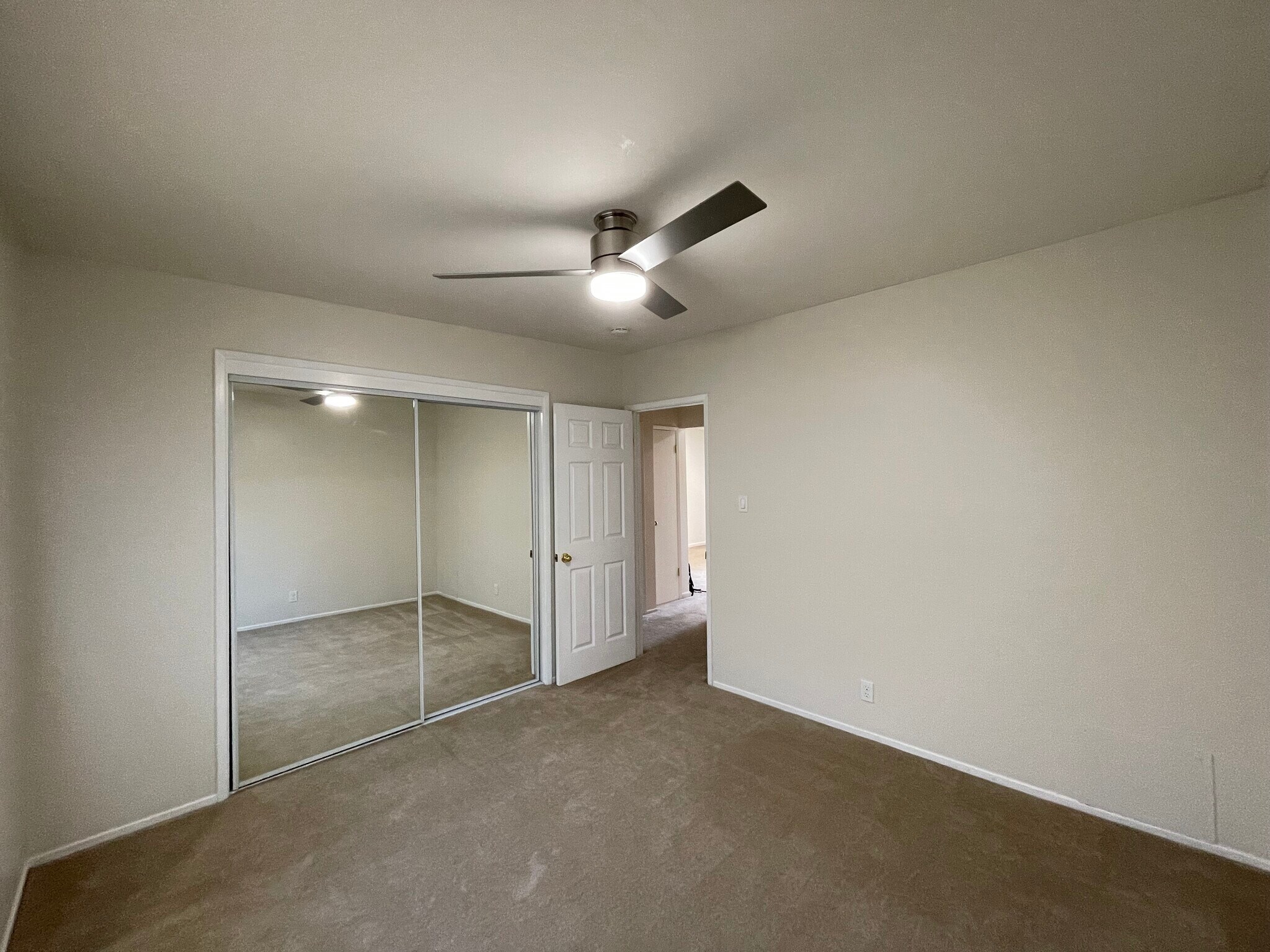 Building Photo - 925 Ravenscourt Ave