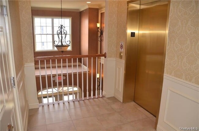 Building Photo - 313 Canter Ct