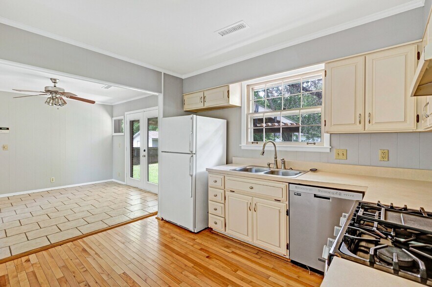 Building Photo - 5017 W Durrett Dr