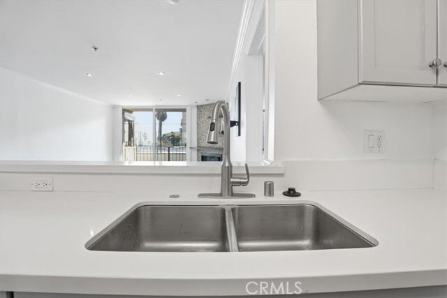 Building Photo - 7320 Hawthorn Ave