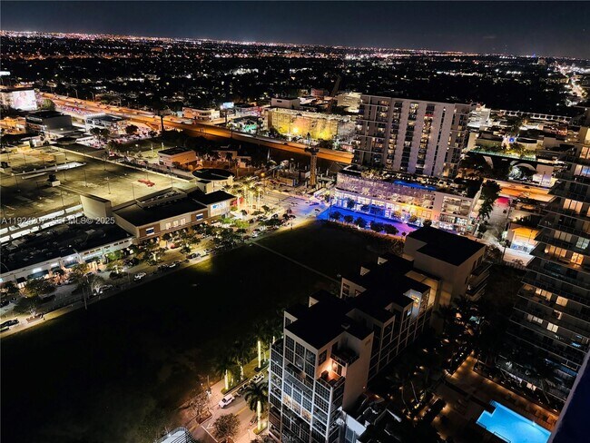 Building Photo - 121 NE 34th St