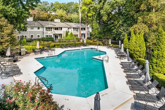 Building Photo - 1115 Summit N Dr