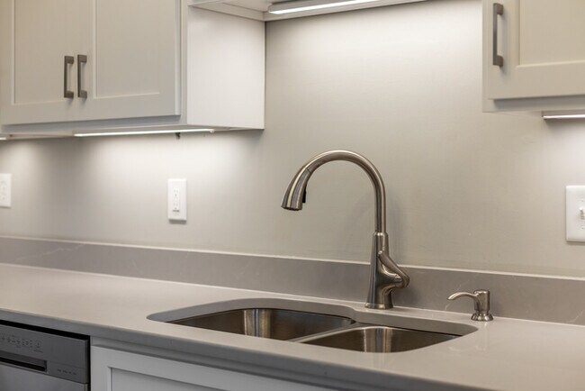 Building Photo - 1023 Franklin St