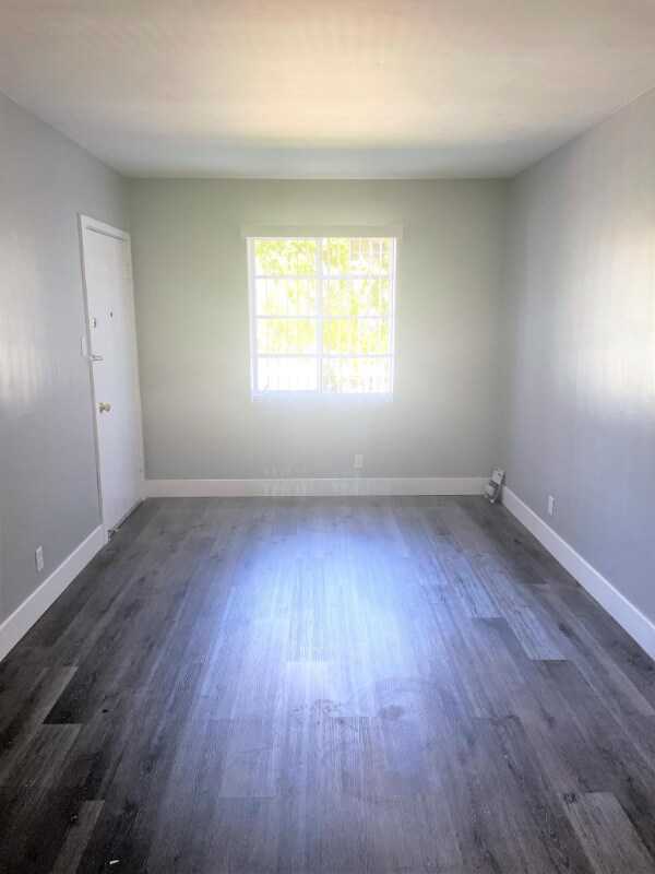 Building Photo - 2403 Louella Ave