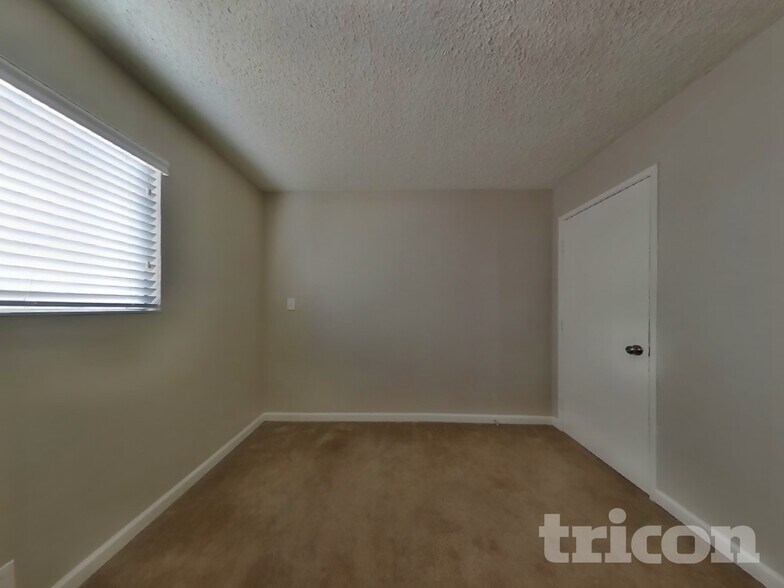 Building Photo - 110 Inverness Dr