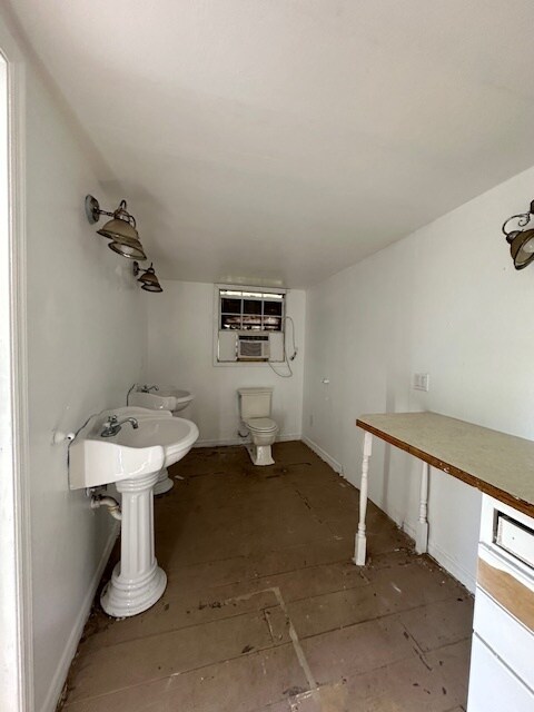 Building Photo - 11367 Redbud Ln
