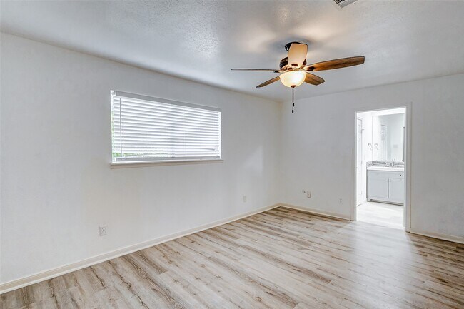 Building Photo - 778 Thicket Ln