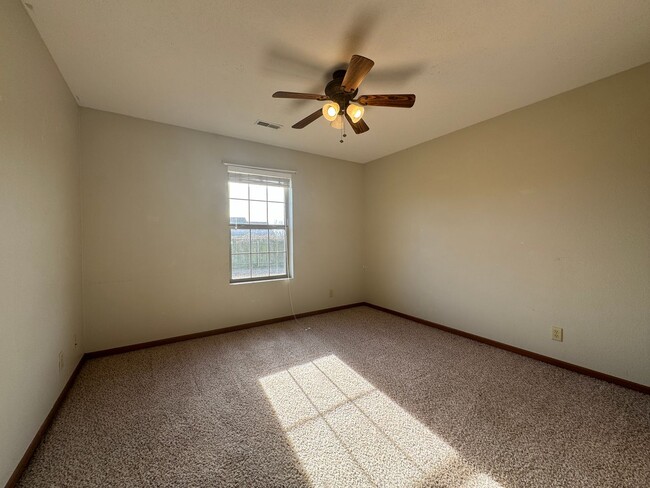 Building Photo - Summit’s Pass Beauty – Updated 3BR/2BA wit...