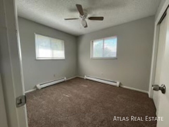 Building Photo - Beautiful apartment, 2 Bed 1 Bath! ***COMI...