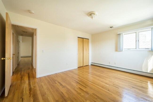 Building Photo - 11 7th St