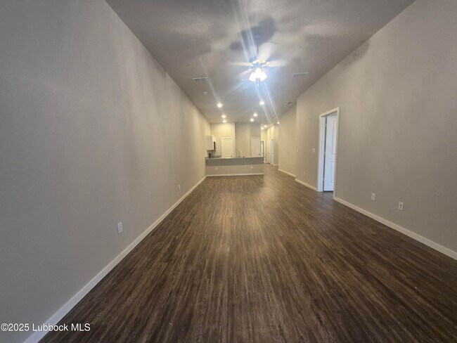 Building Photo - 2109 N Jayton Ave