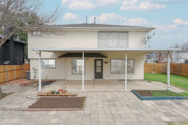 Building Photo - 2201 Broughton Ct