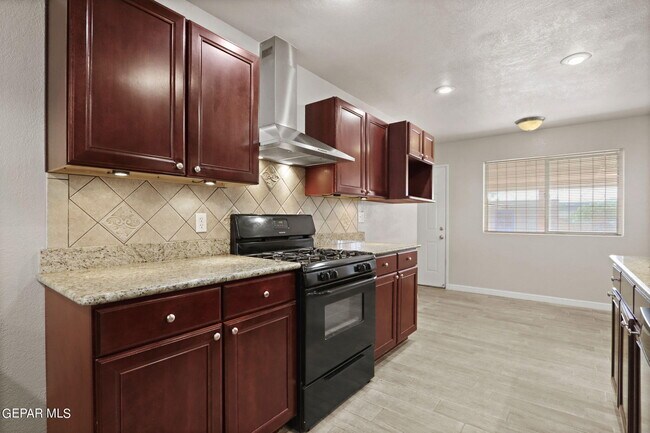 Building Photo - 921 Ash Ln