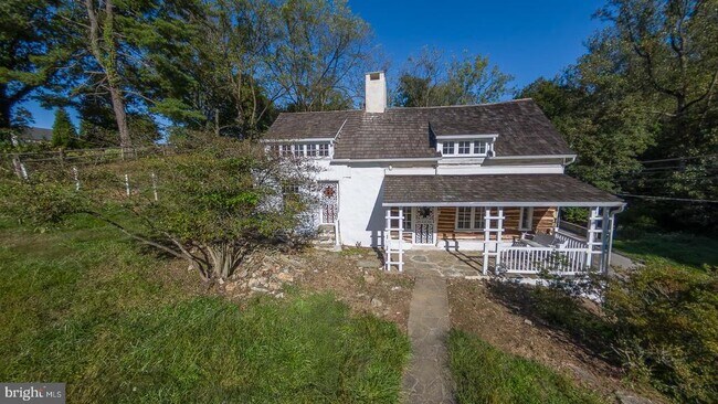 Building Photo - 875 Old State Rd