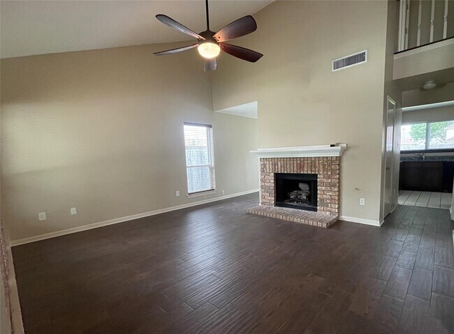 Building Photo - 2528 Sawyer Dr