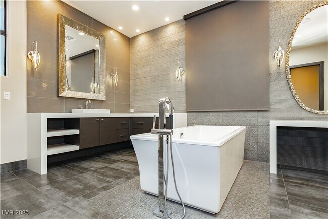 Building Photo - 94 Glade Hollow Dr