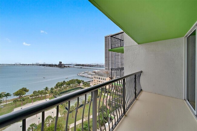 Building Photo - 1756 N Bayshore Dr