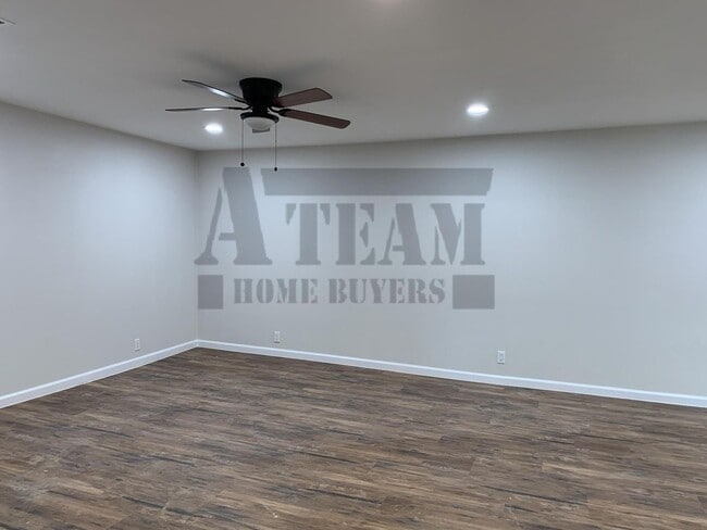 Building Photo - Freshly Remodeled 3 Bed 2 Bath Home!